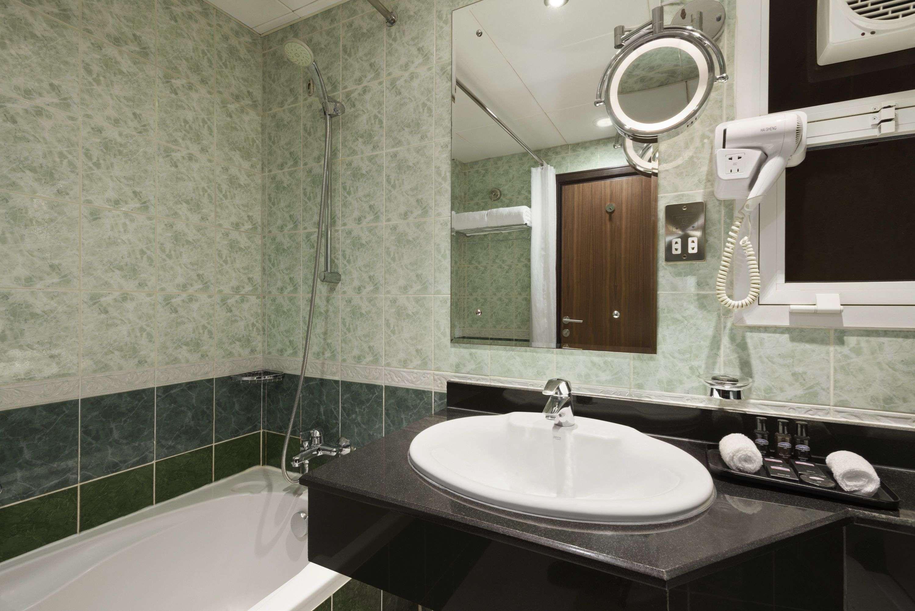 Howard Johnson By Wyndham Downtown Hotel