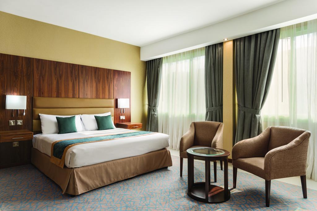 Howard Johnson By Wyndham Downtown