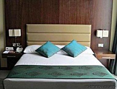 Hotel Howard Johnson By Wyndham Downtown Abu Dhabi