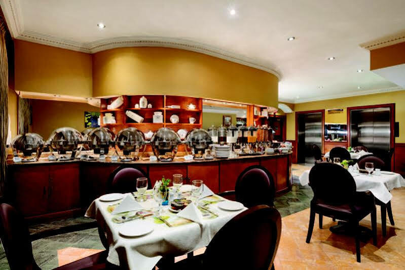 Hotel Howard Johnson By Wyndham Downtown Abu Dhabi